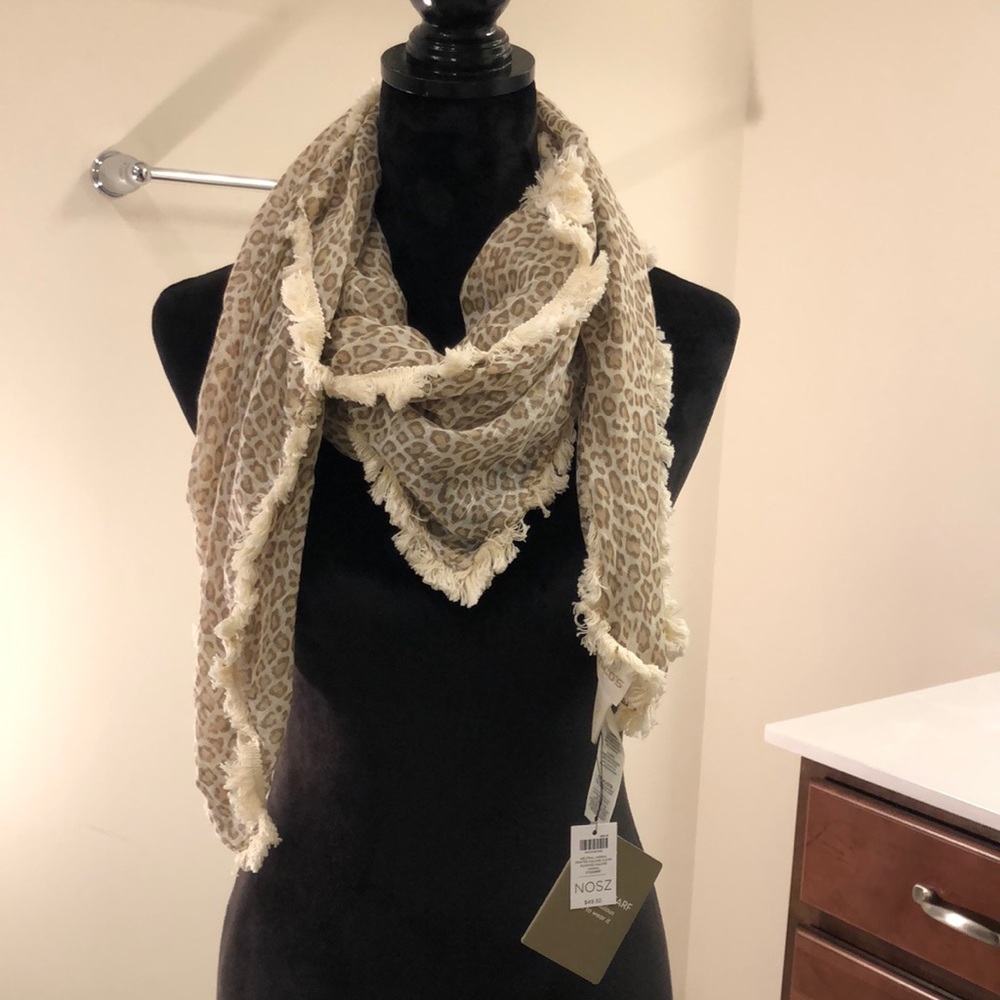 Chico’s NWT Animal print square scarf - Picture 3 of 9